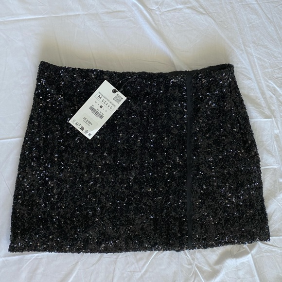 Zara Black Sequin Mini party Skirt mid waist Slit hem ZW Collection size S NWT - Picture 12 of 16